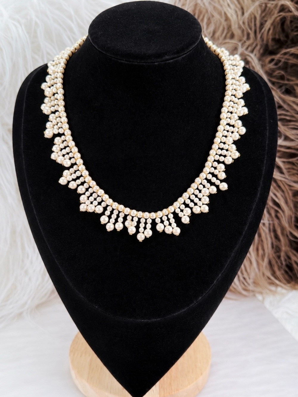 Vintage goldtone and faux pearl necklace